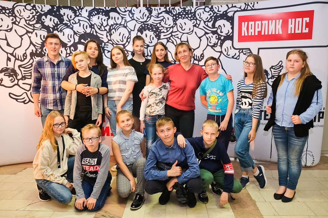 «За кулисами». Юные актеры яйвинского «Балаганчика» посетили Пермь